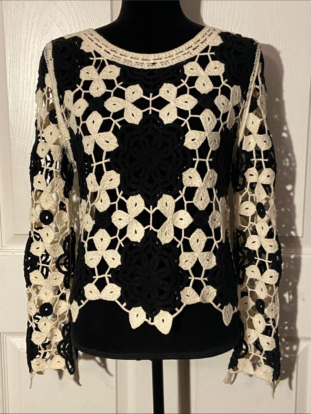 CLOTH by Design Black & Cream Hand Crocheted Floral Lace Top sz M